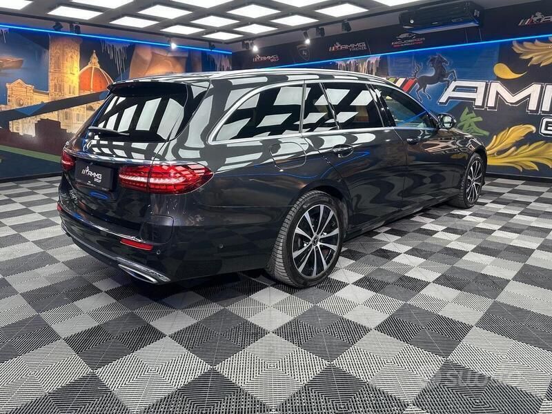 Usado Mercedes 300 Premium 194 CV (142 kW) 2020 Gris Familiar