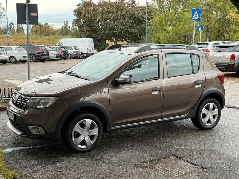 Usata Dacia Sandero Stepway 90 CV (66 kW) 2017 Marrone Utilitaria
