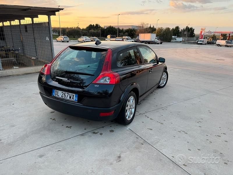 Usata Volvo C30 109 CV (80 kW) 2007 Nero Utilitaria