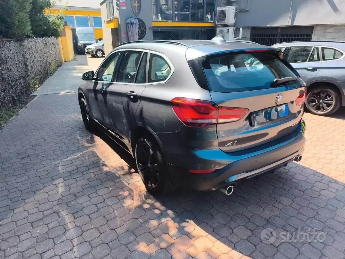 Usata BMW X1 Sport Line 150 CV (110 kW) 2021 Grigio SUV