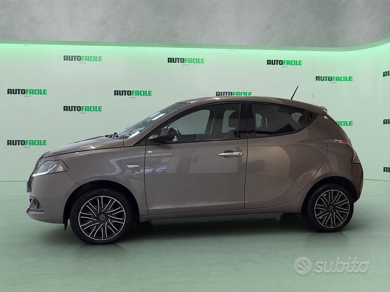 Usata Lancia Ypsilon Gold 69 CV (50 kW) 2023 Grigio Utilitaria