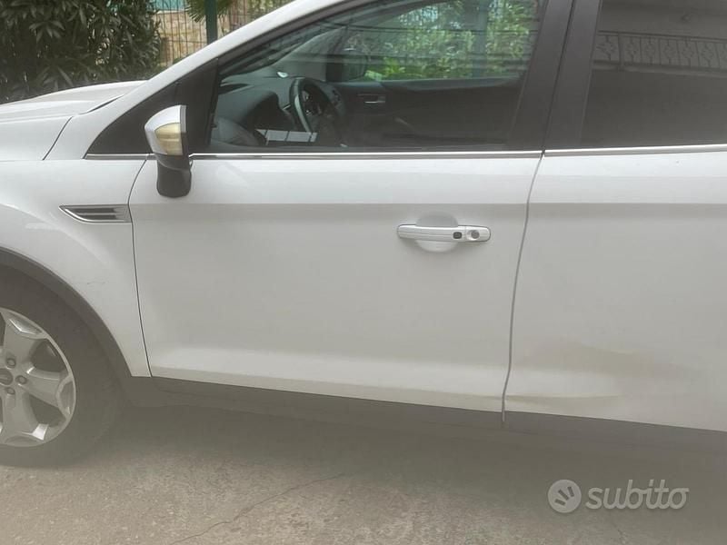 Usado Ford Kuga 136 CV (100 kW) 2010 Blanco SUV