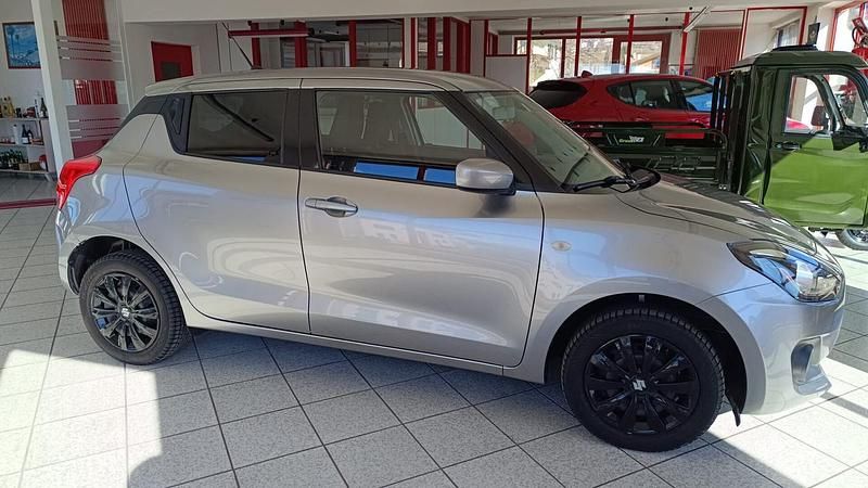 Usata Suzuki Swift 89 CV (65 kW) 2021 Grigio Utilitaria