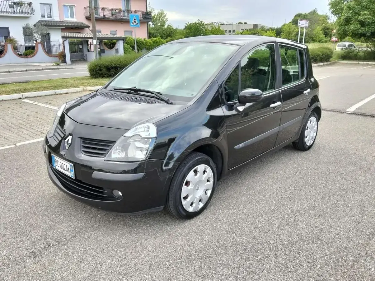 Usata Renault Modus 75 CV (55 kW) 2006 Nero Monovolume