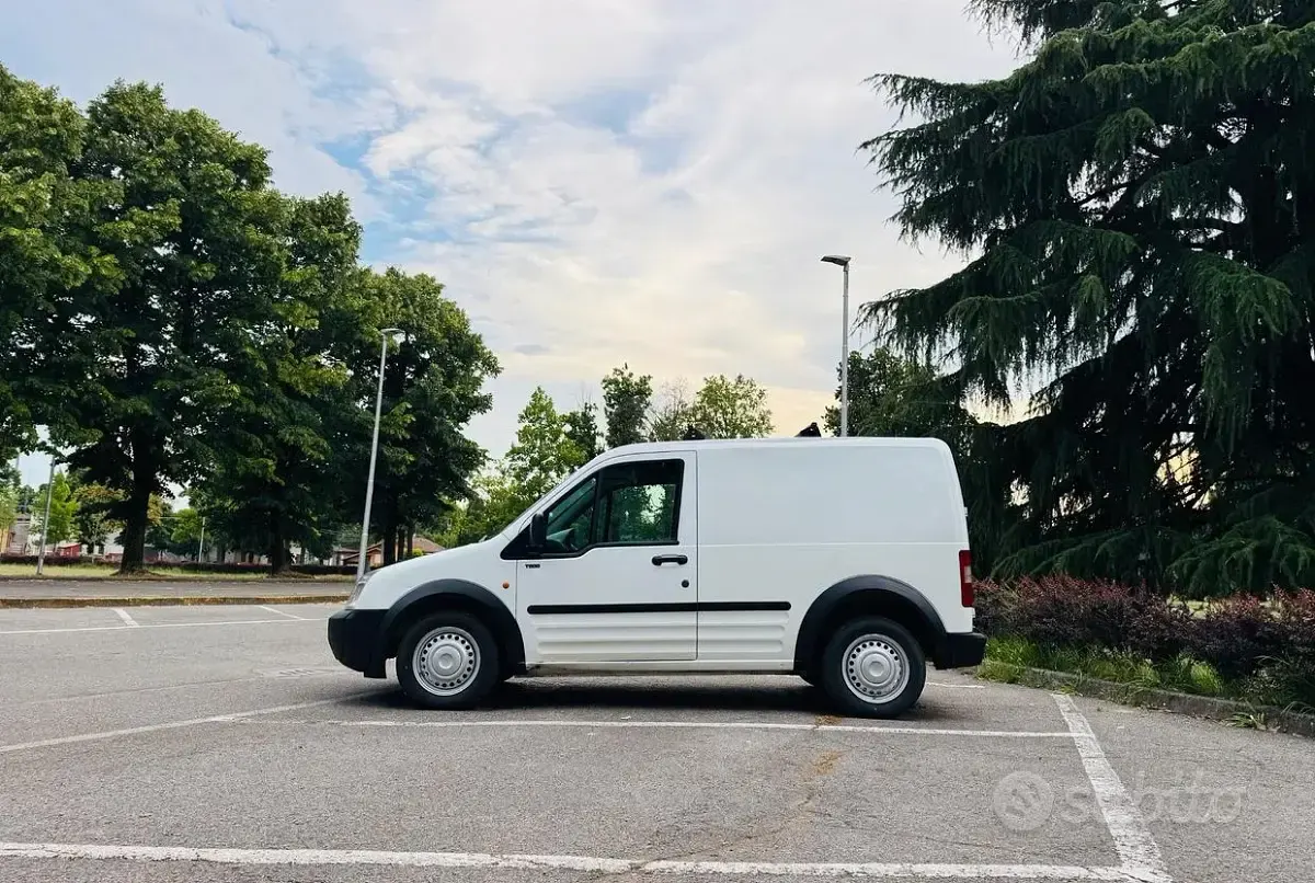Usata Ford Transit Connect 90 CV (66 kW) 2008 Bianco Monovolume