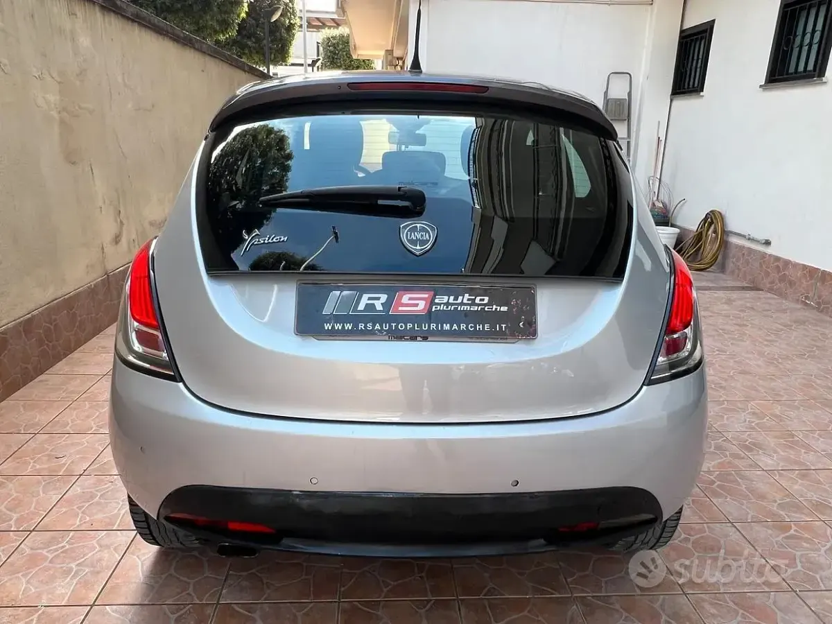 Usata Lancia Ypsilon Gold 95 CV (69 kW) 2012 Grigio Utilitaria