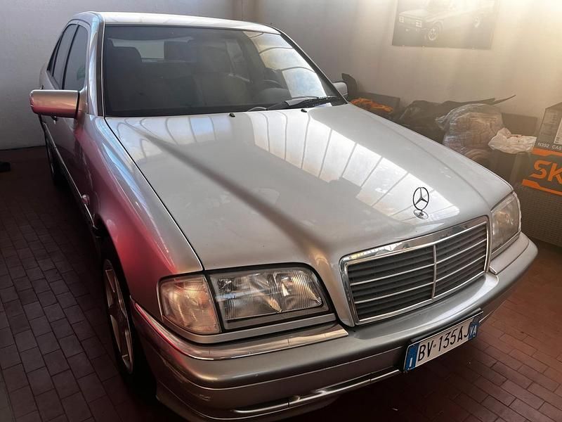 Grigio Usata 2001 Mercedes C200 Elegance Tre volumi | 2600 € (Super prezzo) - Immagine 1/4