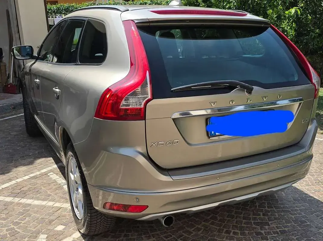 Usata Volvo XC60 Business Edition 136 CV (100 kW) 2016 Beige SUV