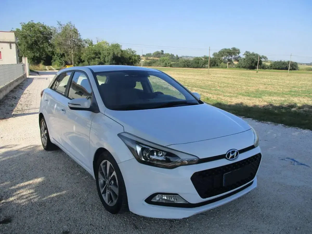 Usata Hyundai i20 Sport 90 CV (66 kW) 2017 Bianco Berlina