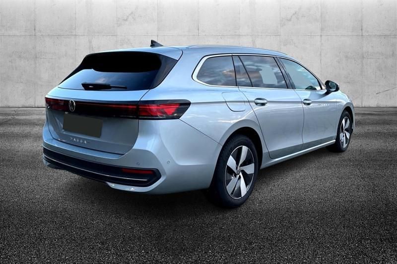 Usata VW Passat Business 150 CV (110 kW) 2024 Argento metallizzato Station wagon