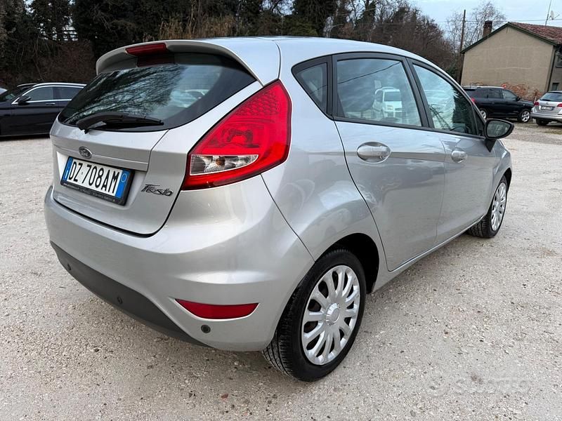 Usata Ford Fiesta Titanium 97 CV (71 kW) 2009 Grigio Berlina