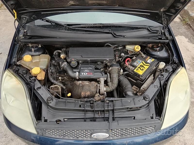 Usata Ford Fiesta 68 CV (50 kW) 2003 Blu Utilitaria