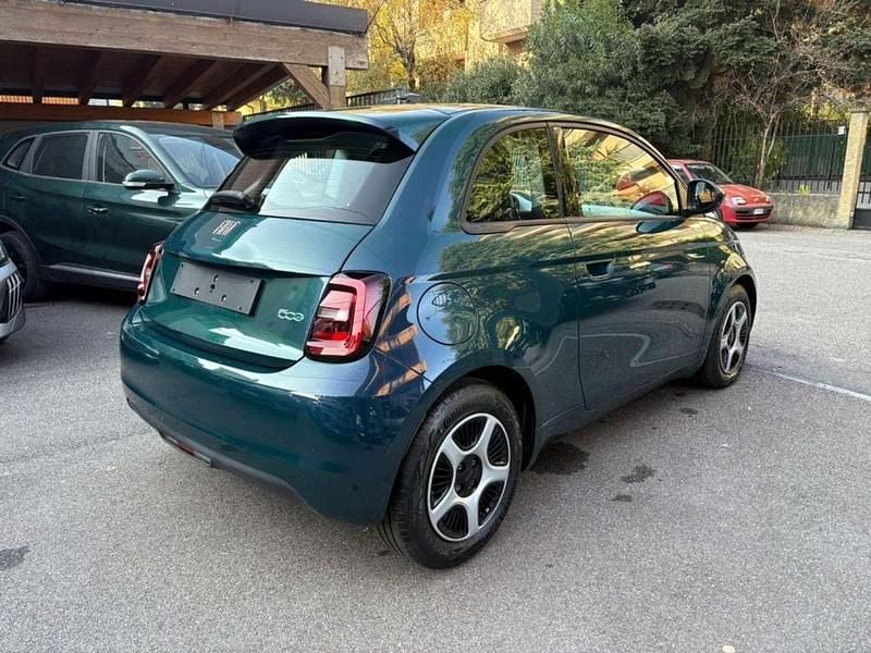 Second-hand Fiat 500e 42 kW (58 CP) 2022 Albastru Berlinǎ