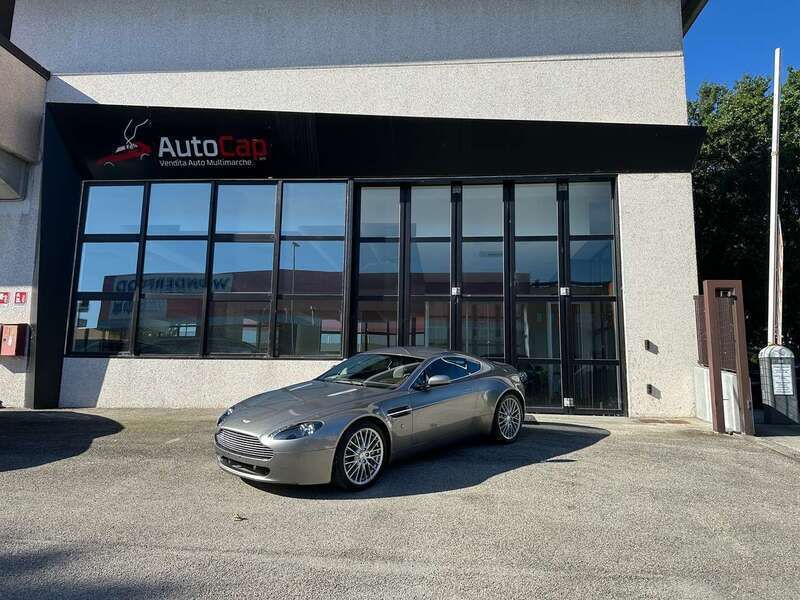 Argento Usata 2008 Aston Martin V8 Vantage Coupé | 64.000 € (Molto cara) - Immagine 1/4