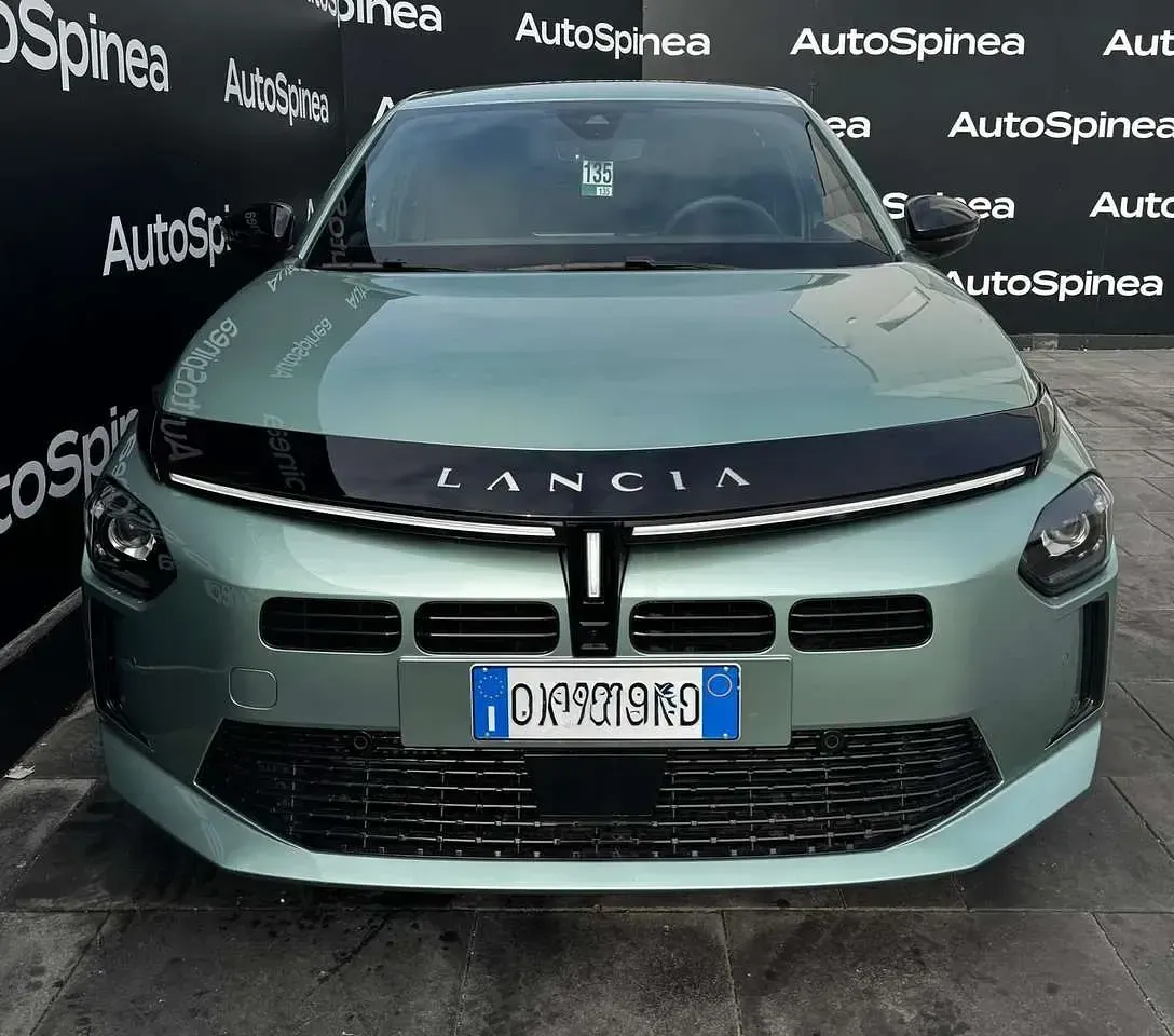 Usata Lancia Ypsilon 101 CV (74 kW) 2025 Verde Utilitaria