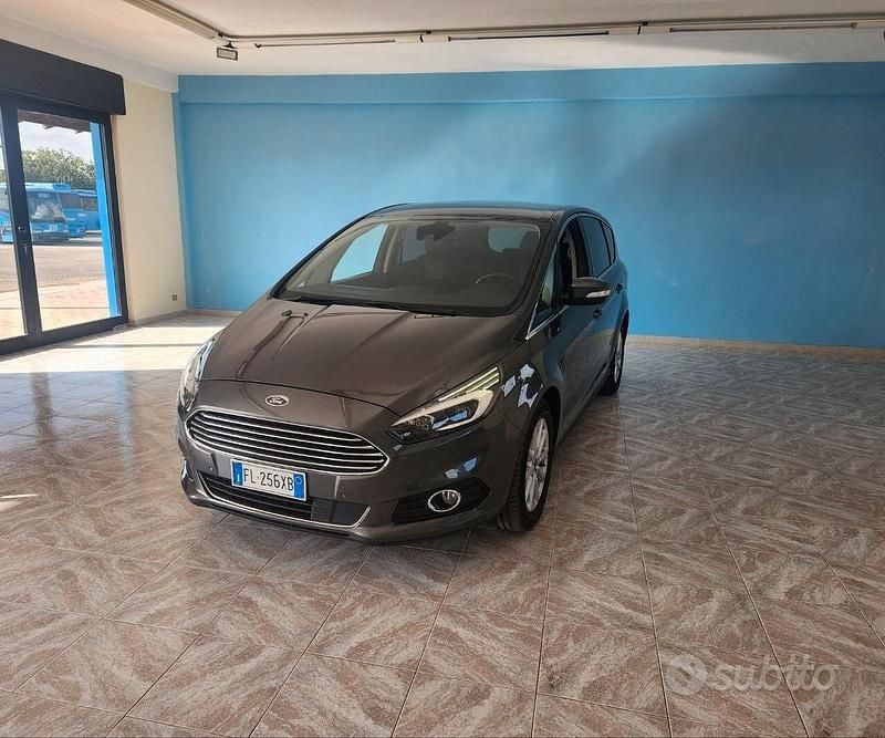 Usata Ford S-MAX Titanium 150 CV (110 kW) 2018 Grigio Monovolume