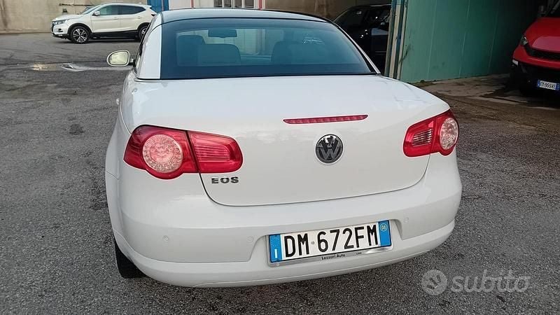 Usata VW Eos 122 CV (89 kW) 2008 Bianco Cabrio