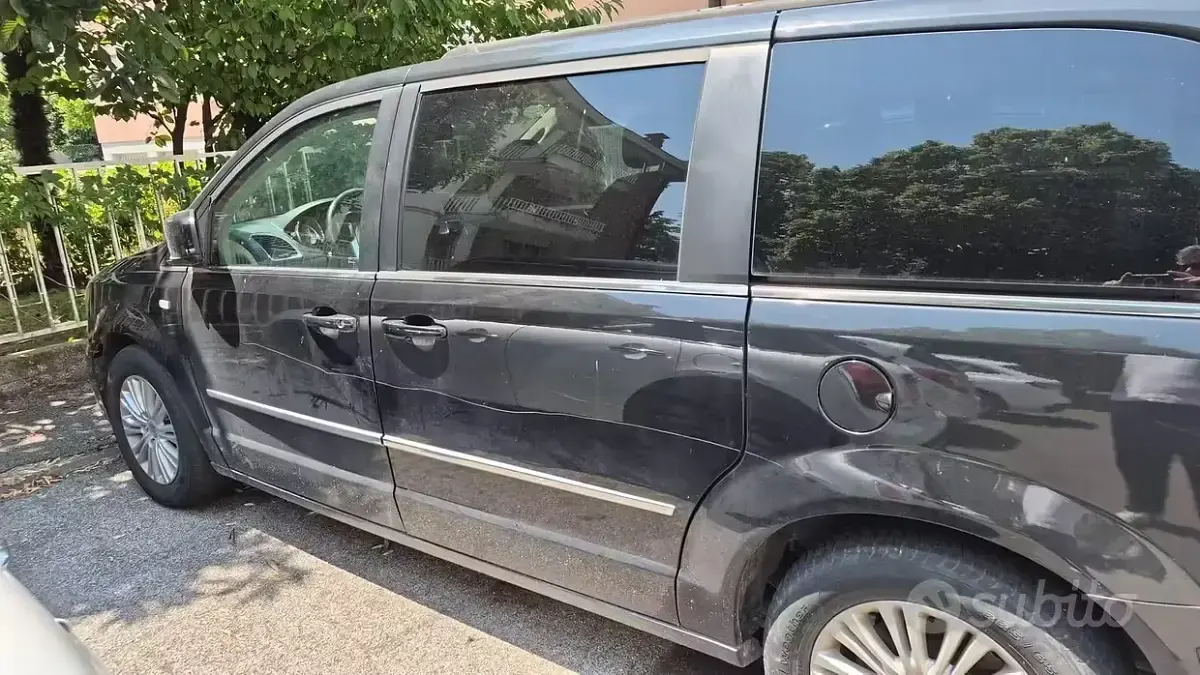 Usata Lancia Voyager 163 CV (119 kW) 2011 Nero Monovolume