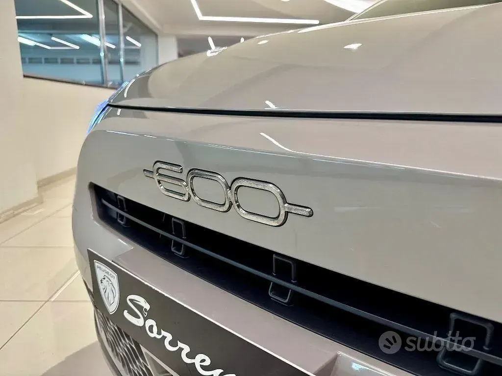 Nuova Fiat 600 136 CV (100 kW) 2025 Marrone SUV