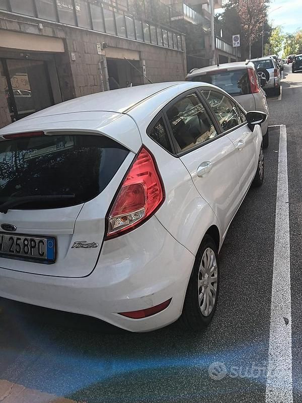 Usata Ford Fiesta 75 CV (55 kW) 2014 Utilitaria