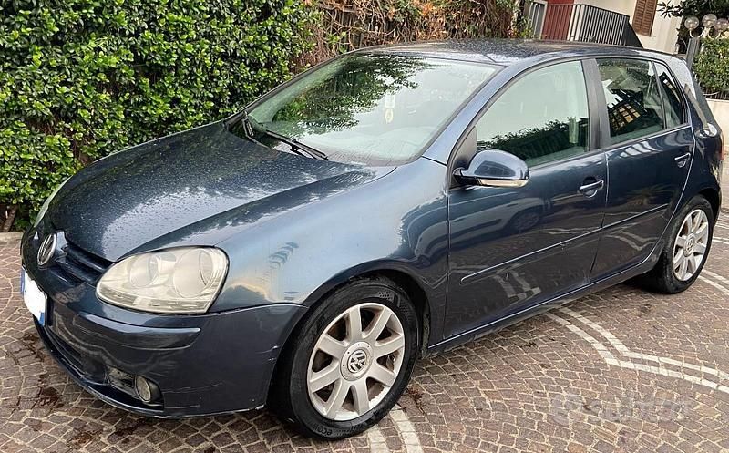 Usata VW Golf IV Sportline 140 CV (102 kW) 2004 Blu Utilitaria