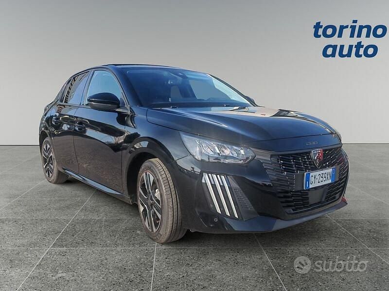 Usata Peugeot 208 Allure 102 CV (75 kW) 2025 Nero Utilitaria