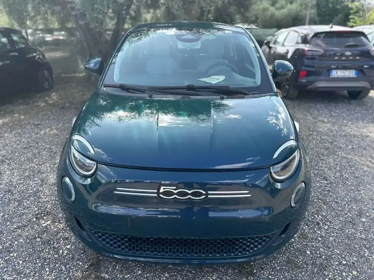 Usata Fiat 500e Icon 86 kW (118 CV) 2021 Ocean green Berlina
