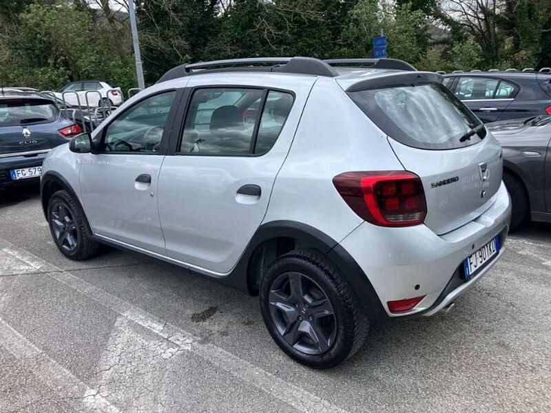 Usata Dacia Sandero 90 CV (66 kW) 2017 Griio metallizzato Berlina