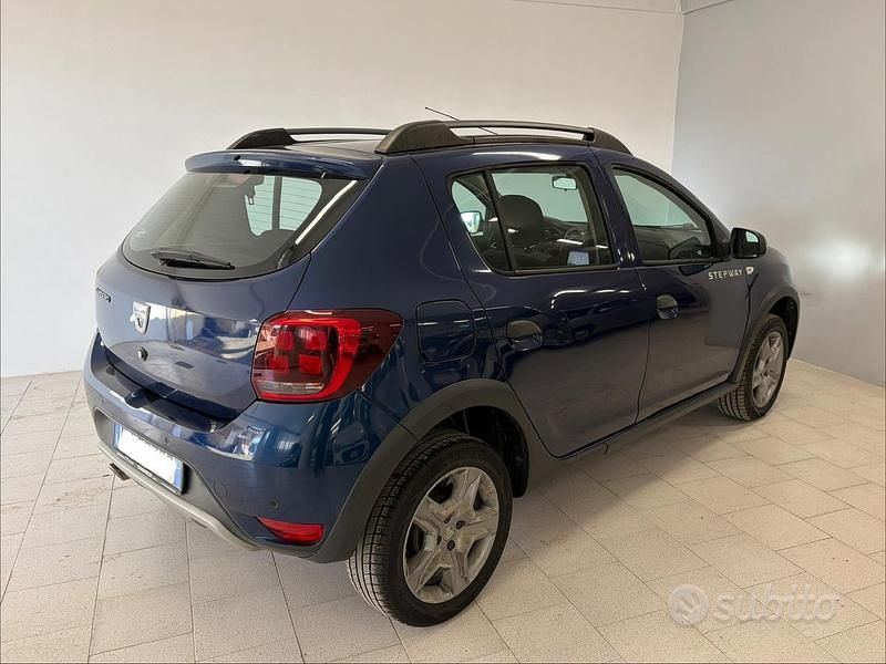 Usata Dacia Sandero Stepway 90 CV (66 kW) 2017 Blu Berlina
