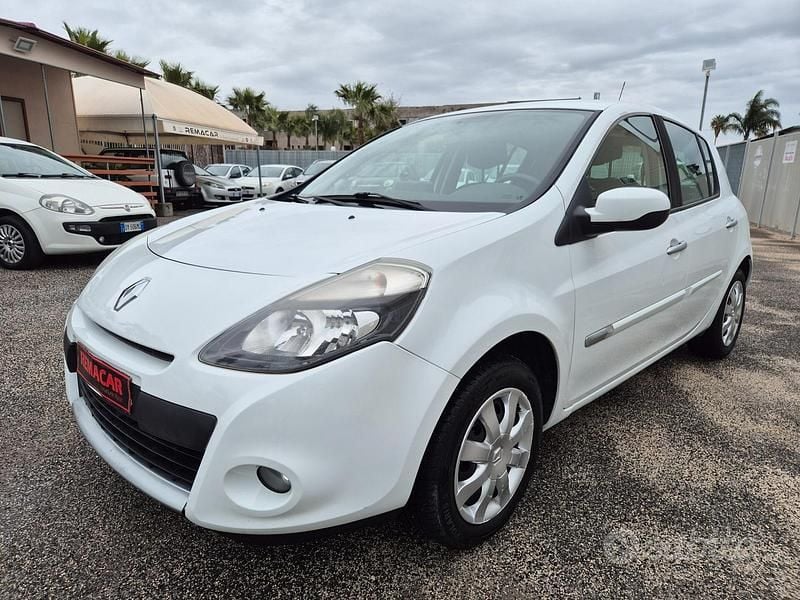 Usata Renault Clio II 75 CV (55 kW) 2011 Bianco Berlina