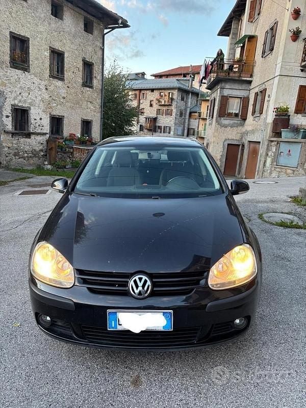 Nero Usata 2007 VW Golf V Comfortline Tre volumi | 2500 € (Buon prezzo) - Immagine 1/4