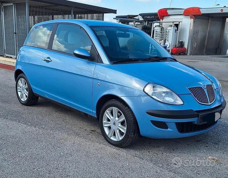 Usata Lancia Ypsilon 69 CV (50 kW) 2006 Blu Utilitaria