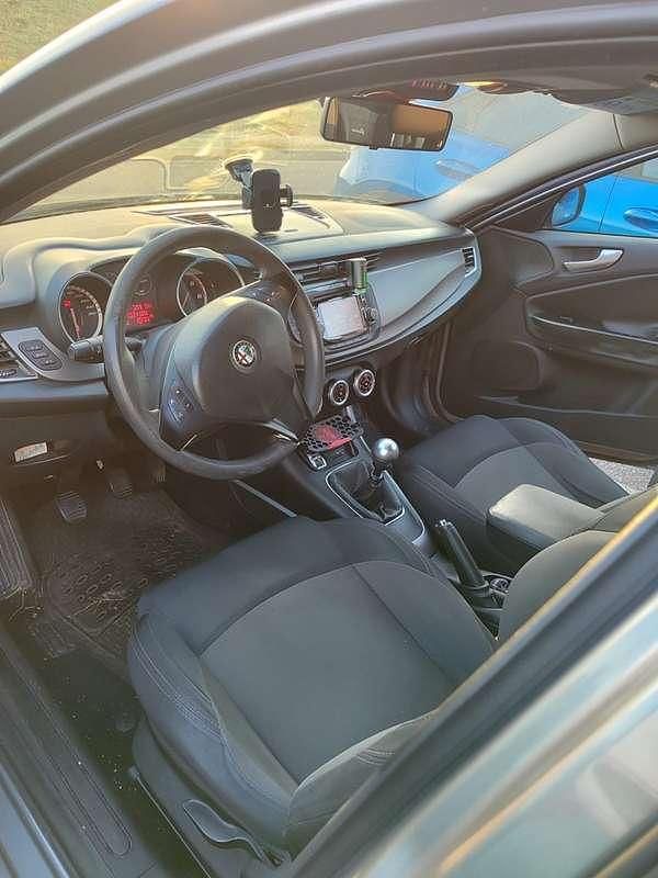 Usata Alfa Romeo Giulietta Distinctive 120 CV (88 kW) 2016 Grigio Berlina