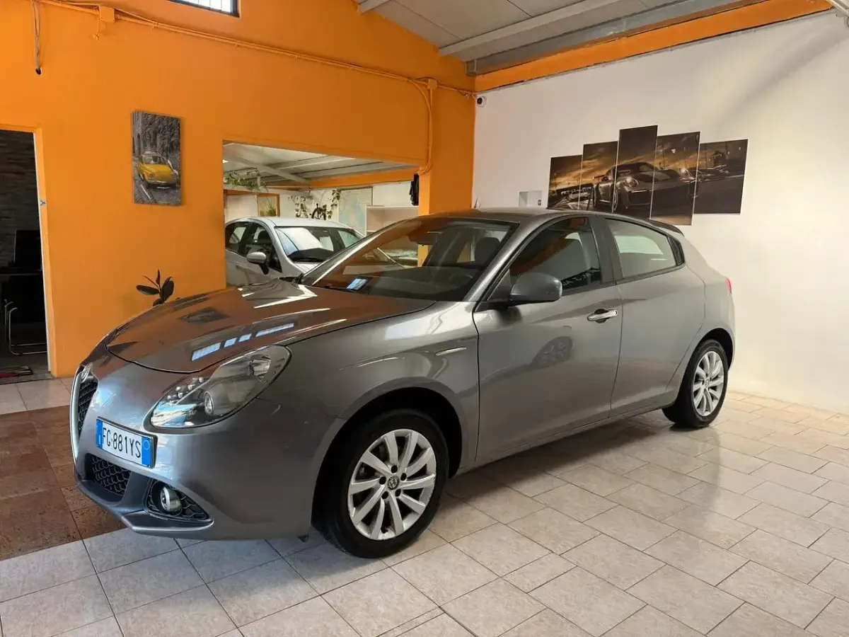 Usata Alfa Romeo Giulietta Super 119 CV (87 kW) 2016 Grigio Utilitaria