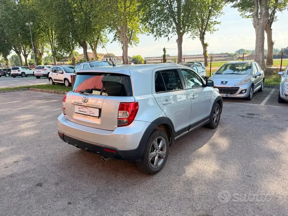 Usata Toyota Urban Cruiser Luxury 90 CV (66 kW) 2009 Grigio Utilitaria