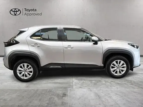 Usata Toyota Yaris Cross Active 116 CV (85 kW) 2022 Grigio SUV
