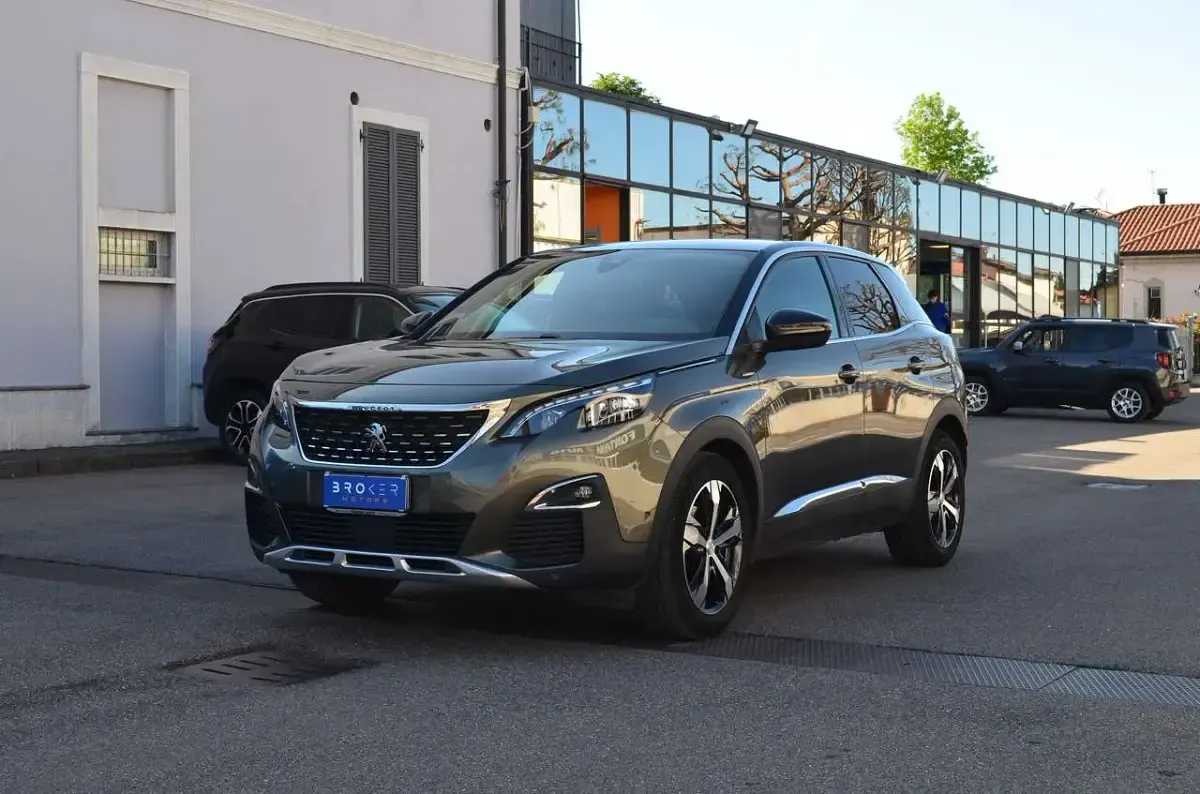 Usata Peugeot 3008 GT-line 131 CV (96 kW) 2019 Grigio amazonite SUV