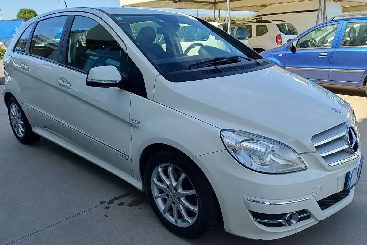 Usata Mercedes B200 140 CV (102 kW) 2009 Bianco Monovolume