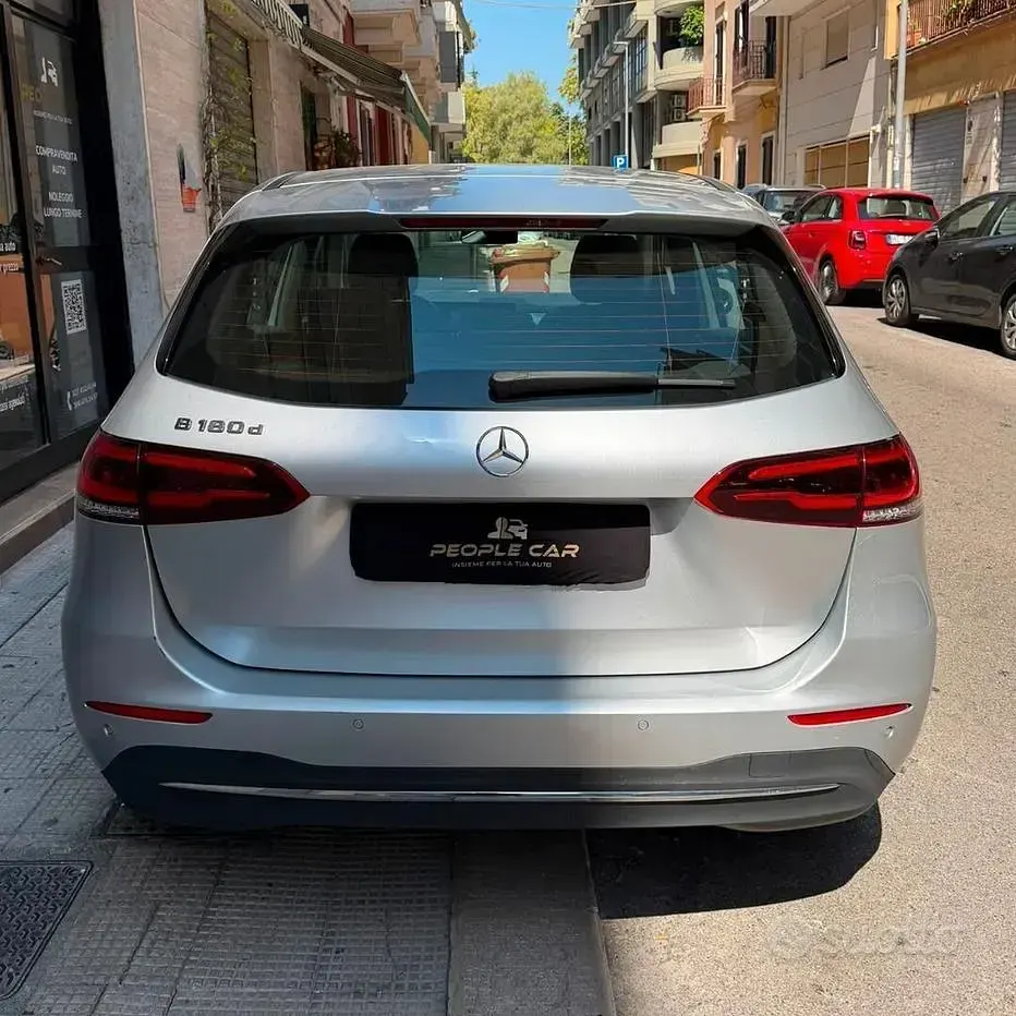 Usata Mercedes B180 116 CV (85 kW) 2020 Grigio Utilitaria