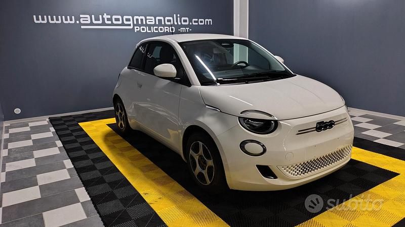 Usata Fiat 500e La Prima 86 kW (118 CV) 2021 Bianco Utilitaria