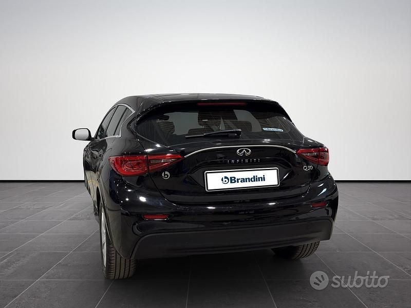 Usata Infiniti Q30 Premium 109 CV (80 kW) 2016 Nero SUV