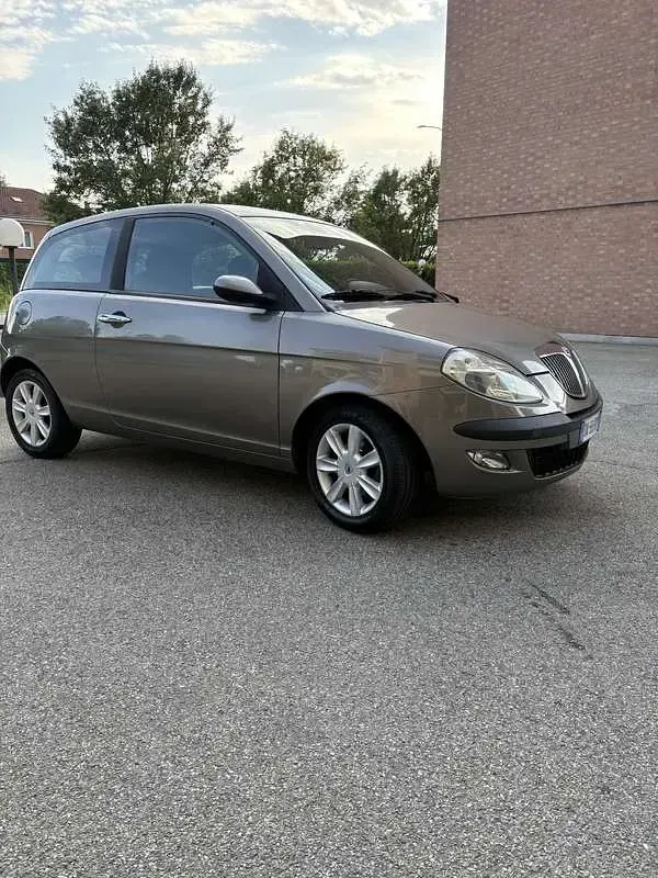 Usata Lancia Ypsilon 69 CV (50 kW) 2006 Grigio Utilitaria