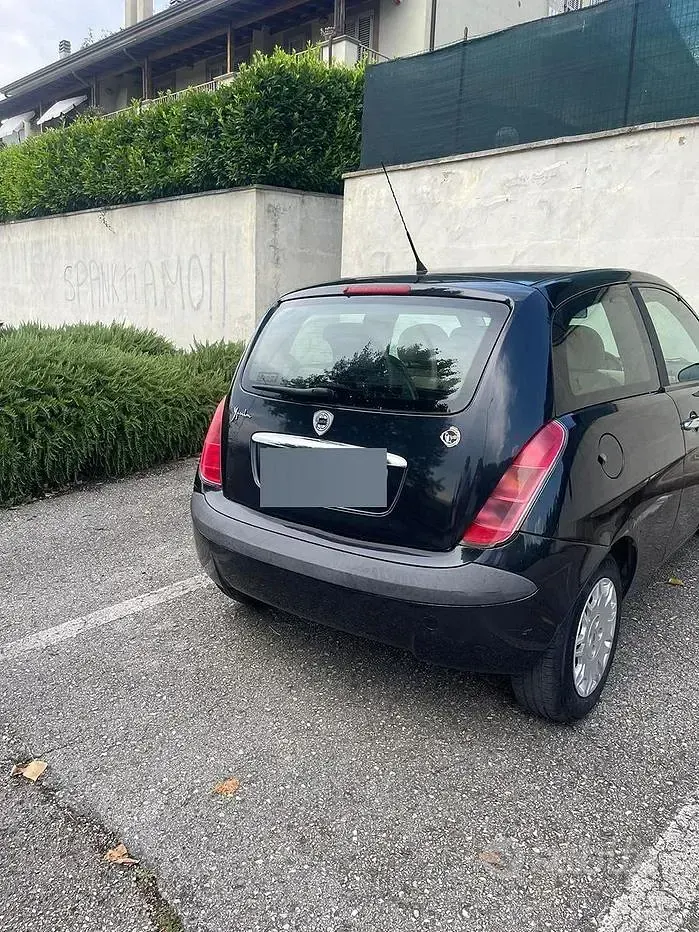 Usata Lancia Ypsilon 60 CV (44 kW) 2003 Bluazzurro Utilitaria