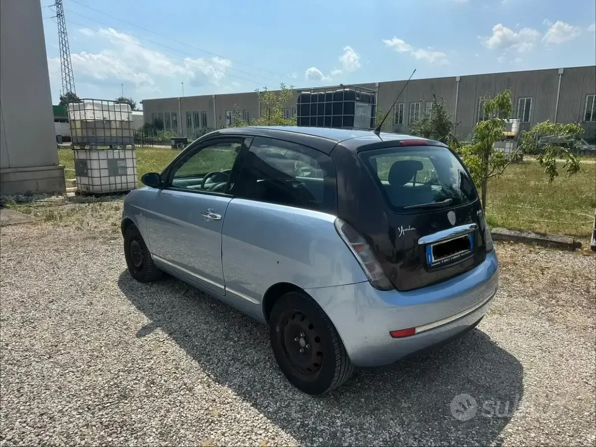 Usata Lancia Ypsilon 75 CV (55 kW) 2007 Grigio Utilitaria