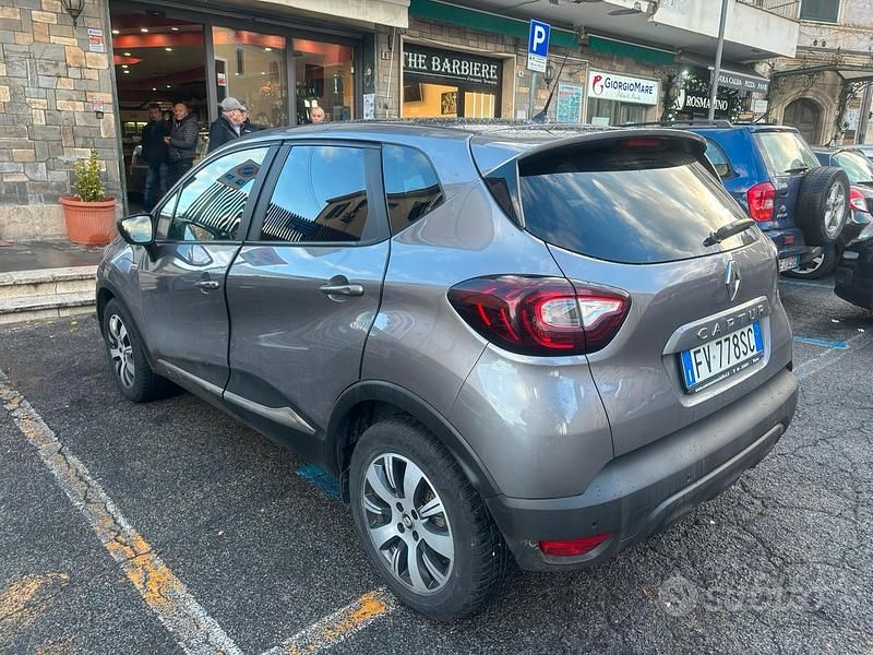 Usata Renault Captur 2019 Grigio SUV