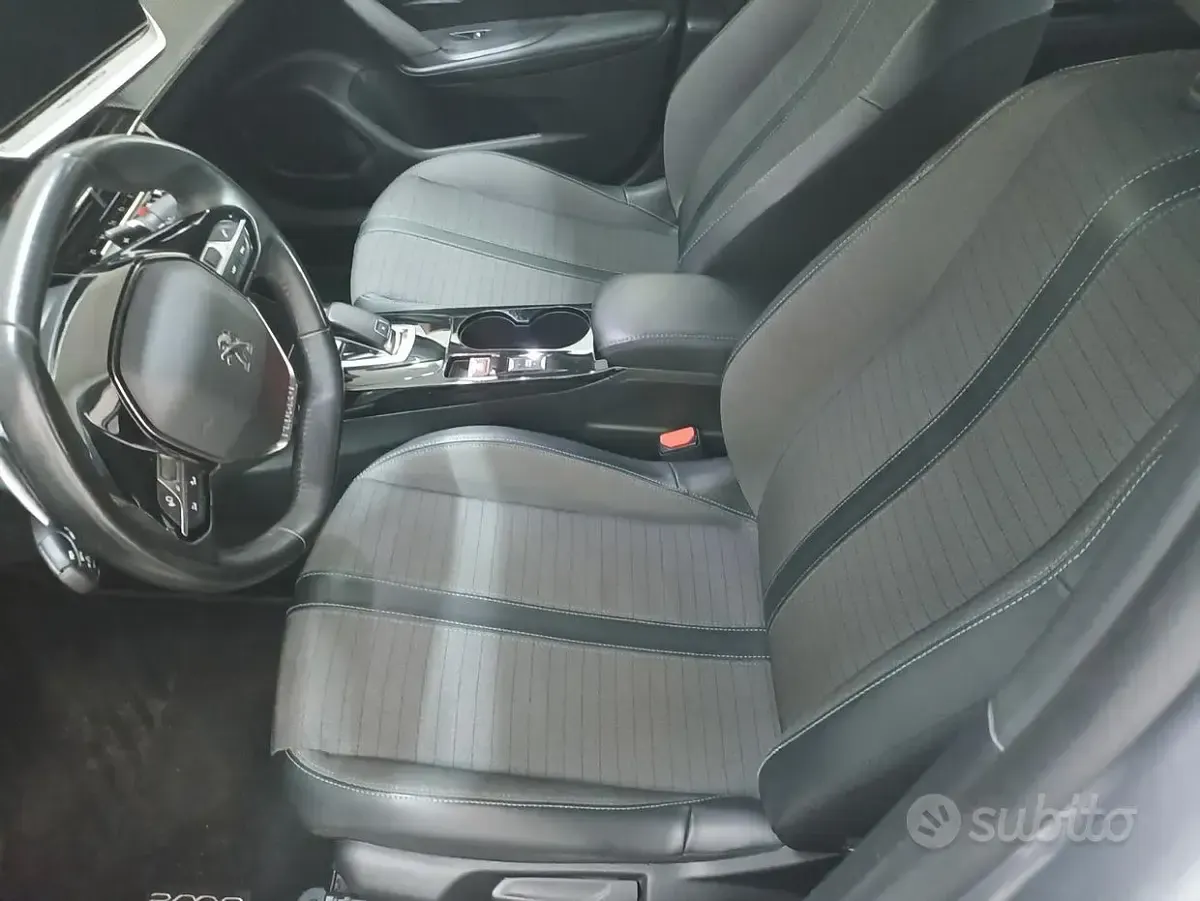 Usata Peugeot 2008 Allure 131 CV (96 kW) 2022 Grigio SUV