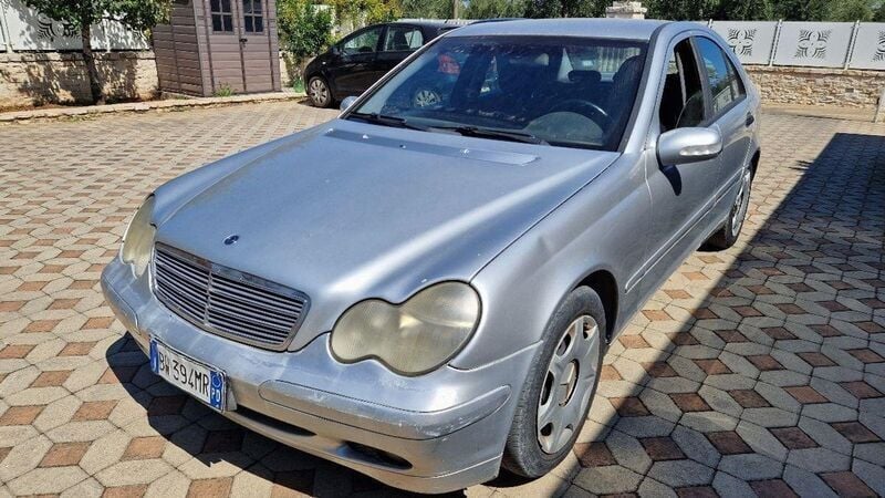 Usato 2002 Mercedes C220 2.1 Diesel 170 CV (1.950 €)