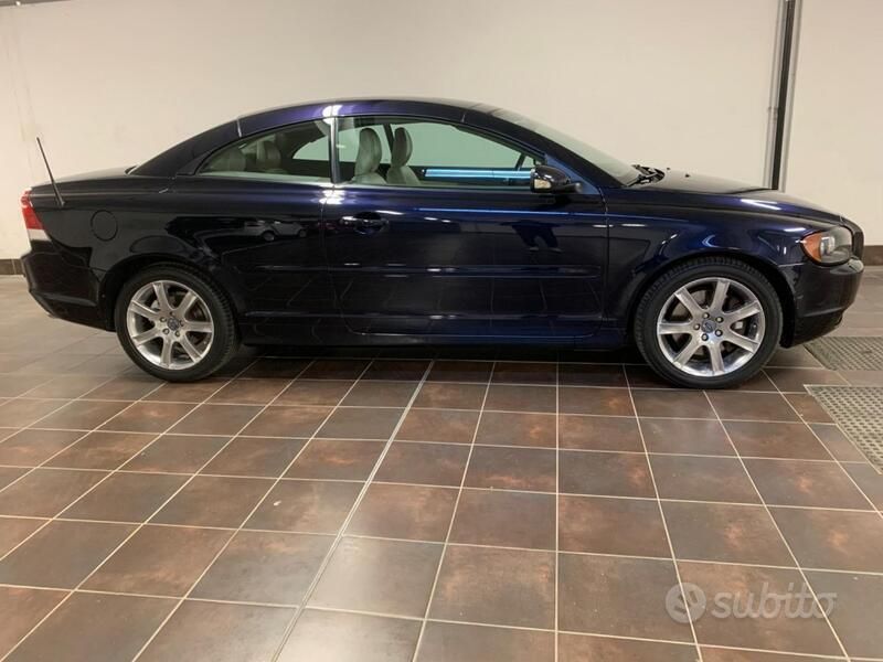 Usata Volvo C70 Summum 179 CV (131 kW) 2007 Blu Cabrio