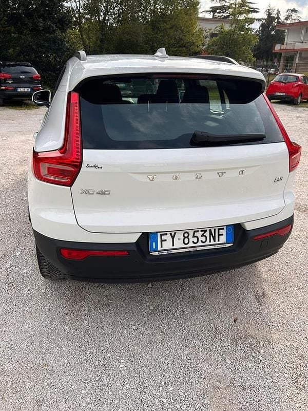 Usata Volvo XC40 Momentum 200 CV (147 kW) 2019 Bianco SUV