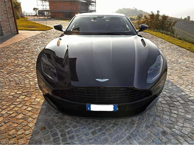 Usata Aston Martin DB11 510 CV (375 kW) 2018 Nero Coupé